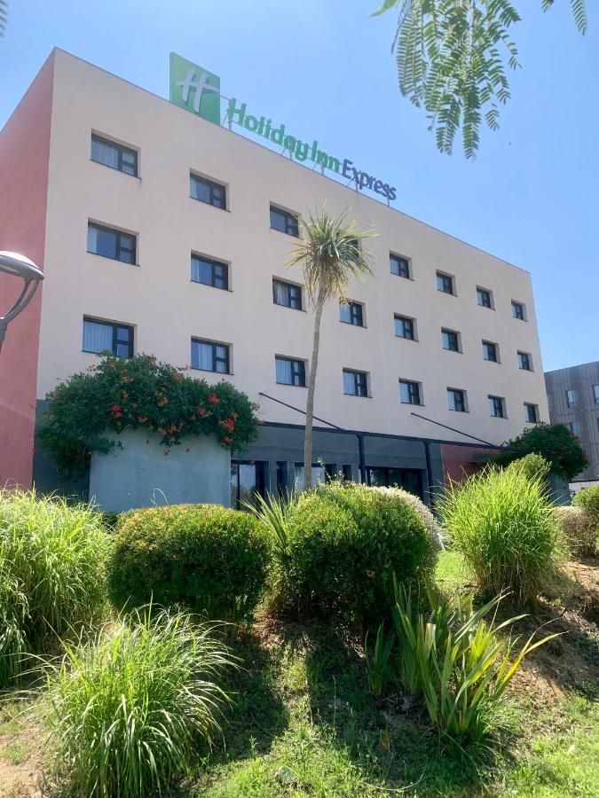 Holiday Inn Express - Marseille Airport, An Ihg Hotel Vitrolles  Exterior foto