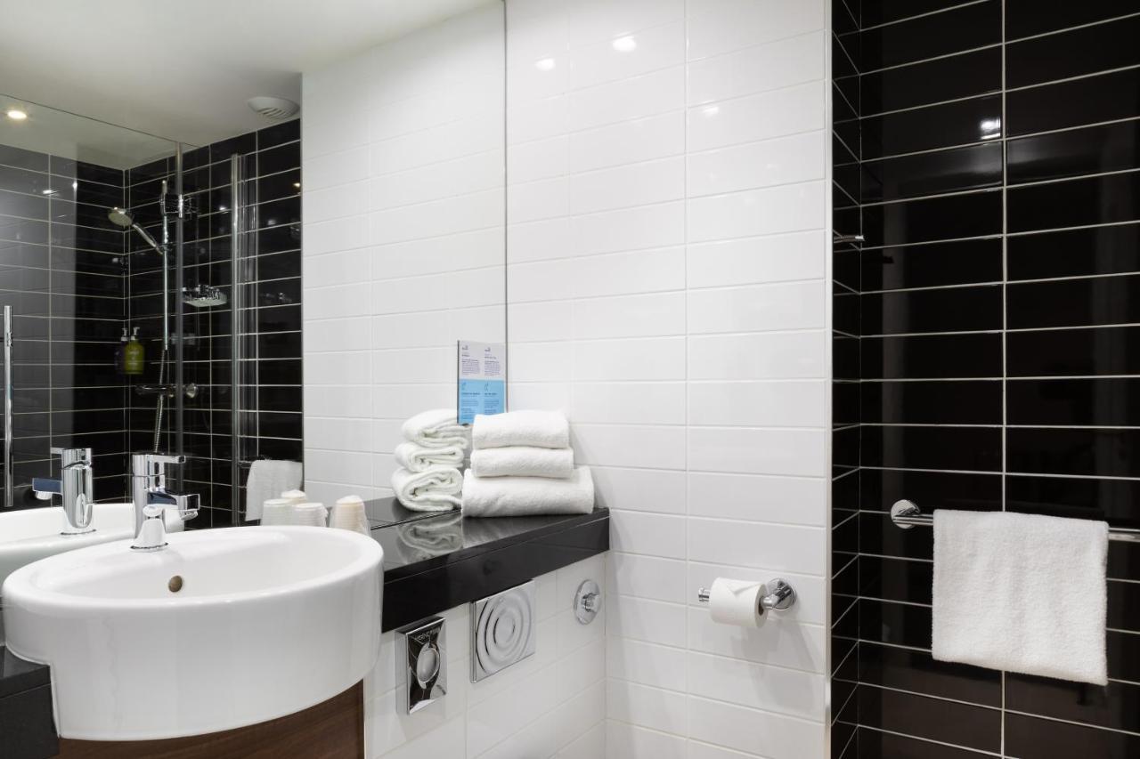 Holiday Inn Express - Marseille Airport, An Ihg Hotel Vitrolles  Exterior foto
