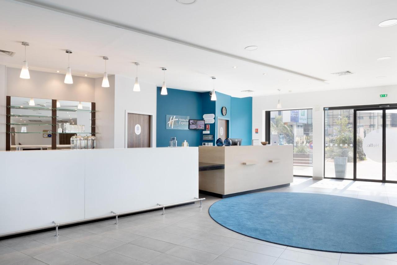 Holiday Inn Express - Marseille Airport, An Ihg Hotel Vitrolles  Exterior foto