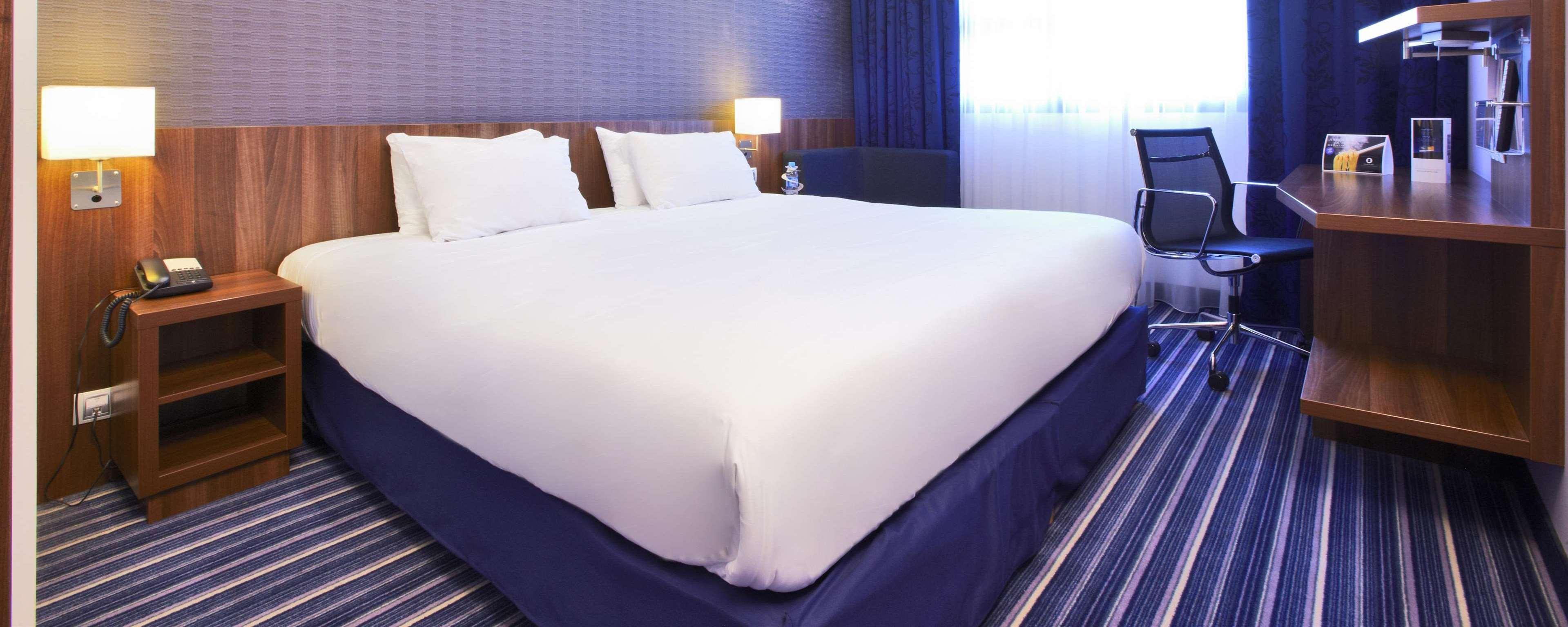 Holiday Inn Express - Marseille Airport, An Ihg Hotel Vitrolles  Exterior foto