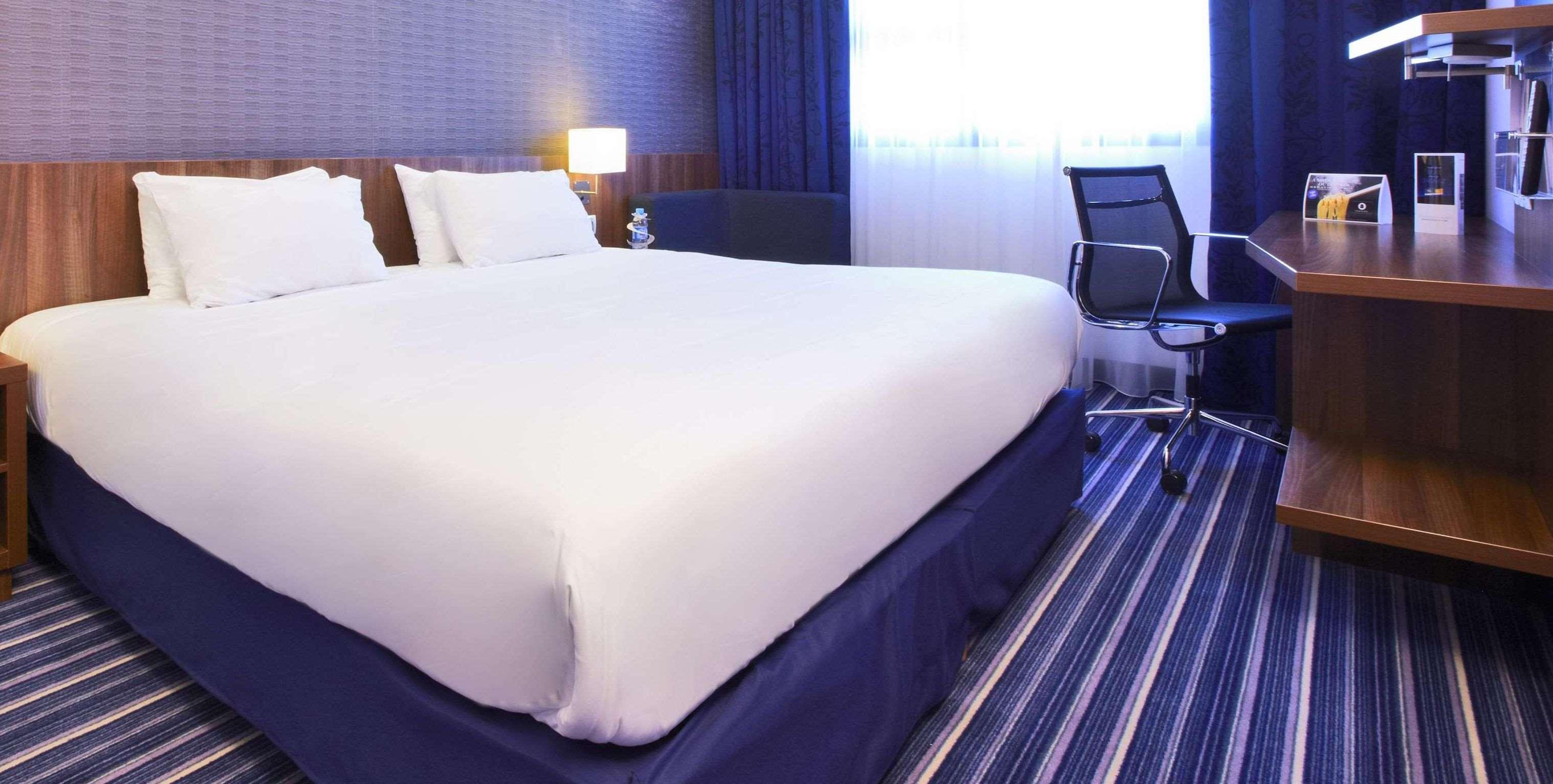 Holiday Inn Express - Marseille Airport, An Ihg Hotel Vitrolles  Exterior foto